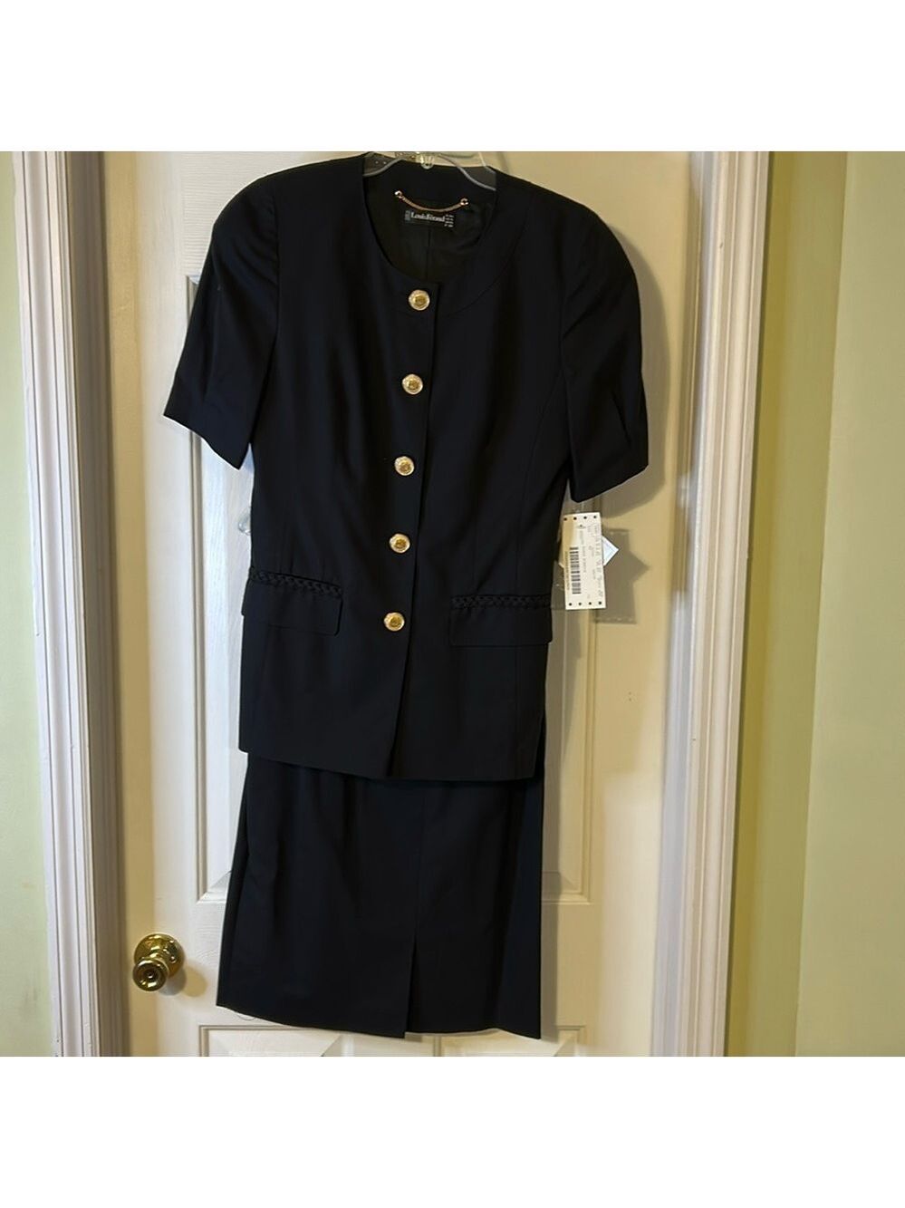 Louis Feraud ladies suit, skirt and jacket, size US 6, NWT, good condition.